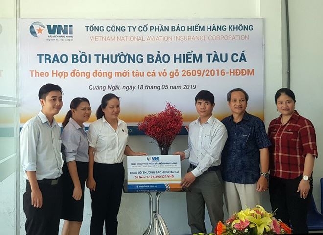 Bảo hiểm Hàng không trao hơn 1,1 tỷ đồng bồi thường bảo hiểm tàu cá tại Quảng Ngãi